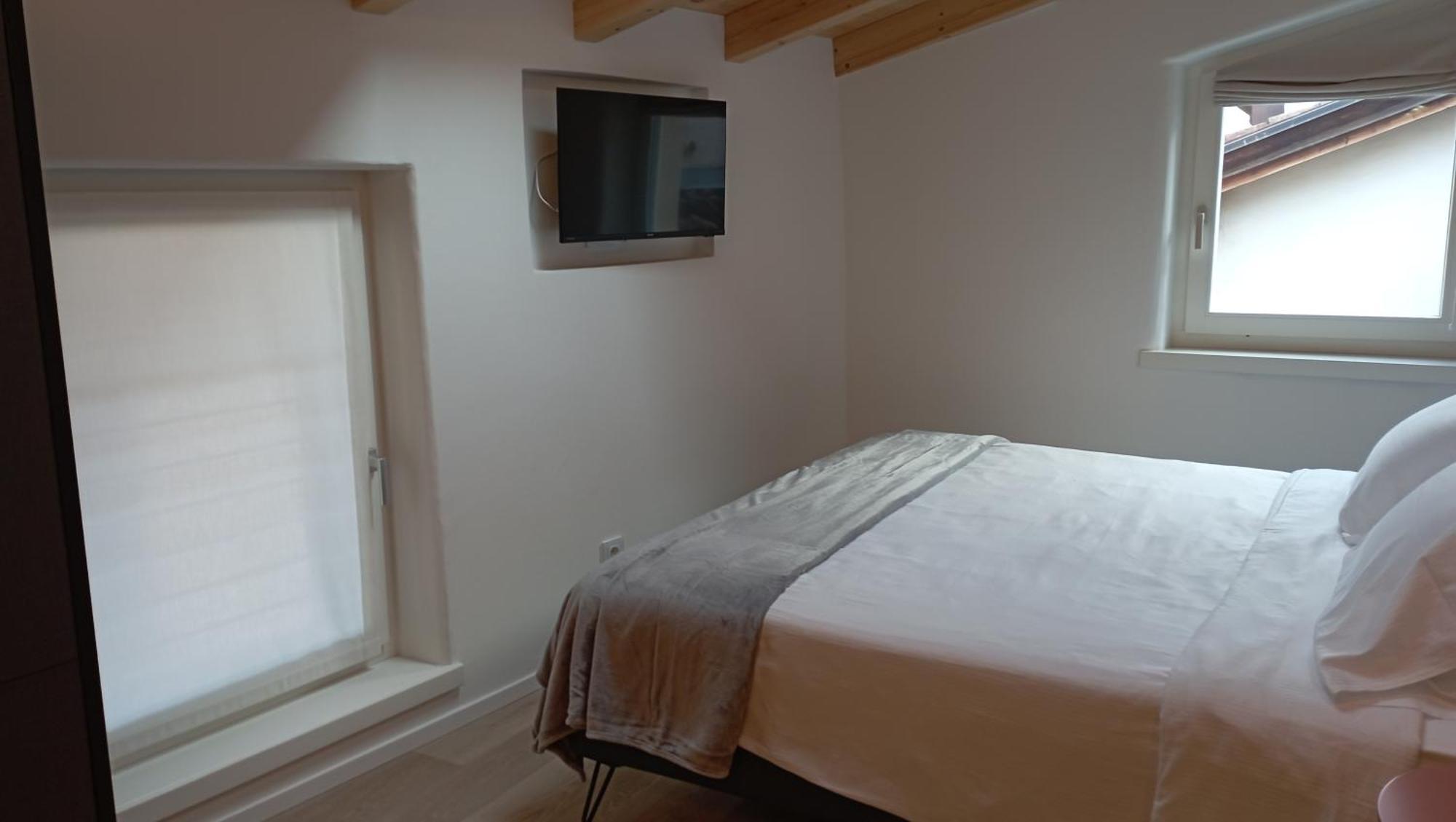 לינה וארוחת בוקר ארקו Relais Sant'Anna חדר תמונה